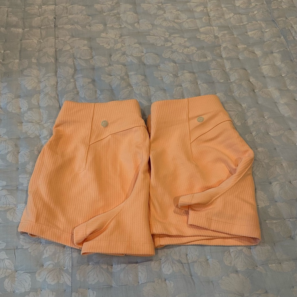 Lululemon Ribbed Softstreme High-Rise Short 2" peach Bellini size 4 new